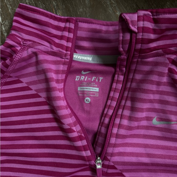 Nike pullover - Picture 2 of 2